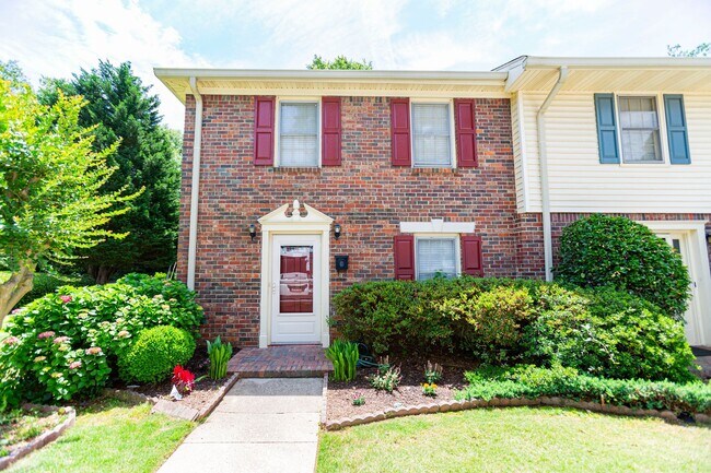 Building Photo - 2bd Townhome in the Heart of Tucker