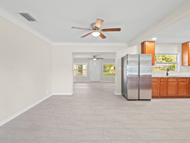 Building Photo - 3-bedroom, 2-bathroom pool home