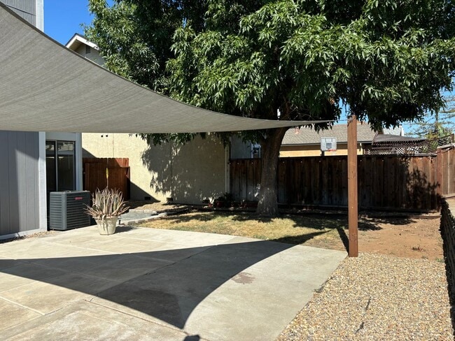 Building Photo - 239 Almondtree Ln