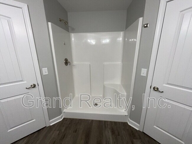 Building Photo - 4010 Roxies Ln
