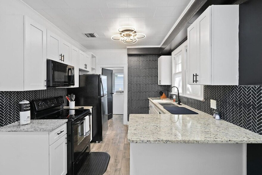 Building Photo - 1829 Hollenbeck Dr