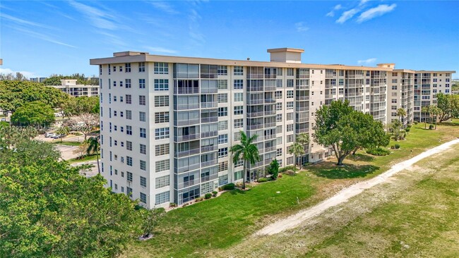Building Photo - 2671 S Course Dr