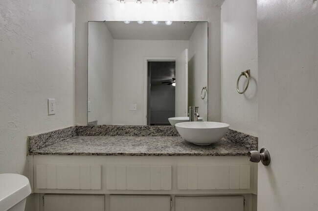 Building Photo - Three bed/2.5 bath in Harvest Hills