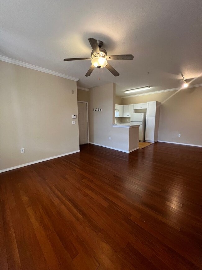 Building Photo - 2 Bedroom 1 baht condo available for rent ...