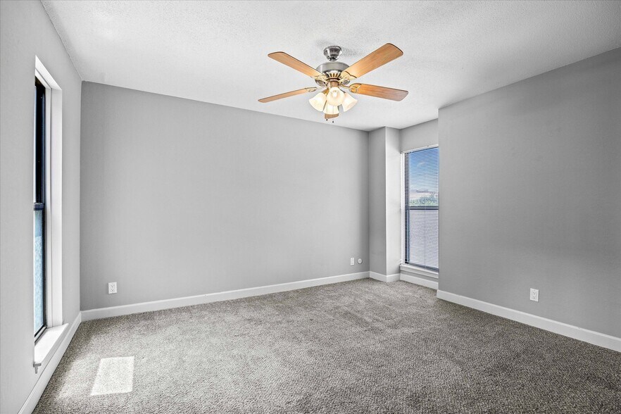 Building Photo - 4056 Warwick Blvd