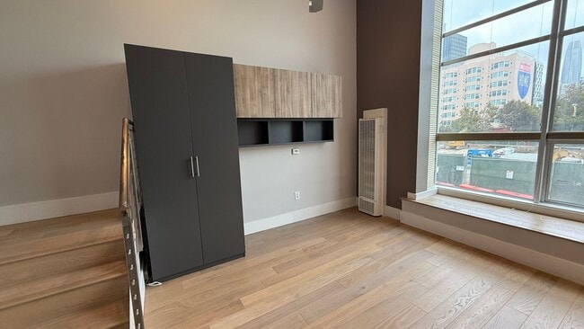 Building Photo - EPIC REA- Amazing SOMA Loft w/View - 1 BR/1.5 BA, Parking, Storage