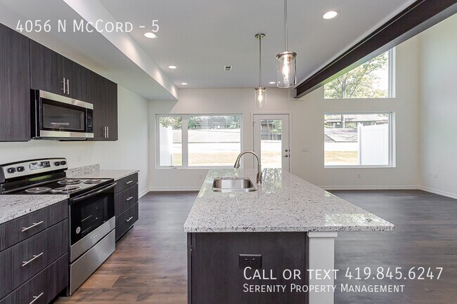 Building Photo - Brand New 2 Brdm Loft Available Now!