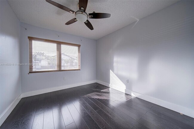 Building Photo - 621 SW 99th Pl