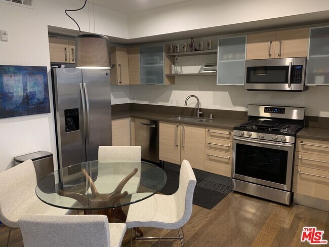 Building Photo - 1234 Wilshire Blvd