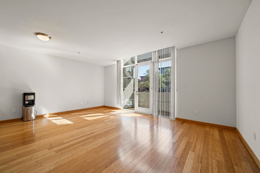 Building Photo - 360 W Ave 26 Ave