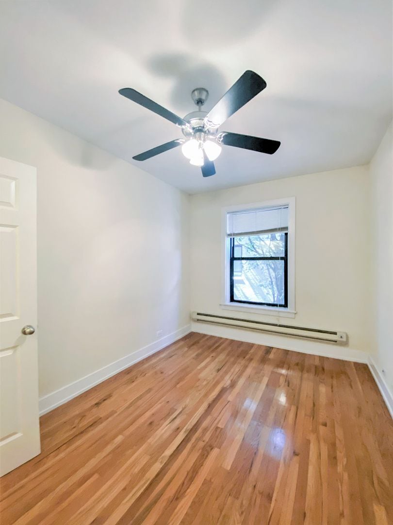 Building Photo - 613 W Melrose St