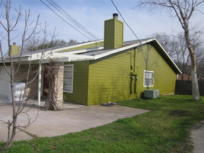 Building Photo - 102 Verna Spur