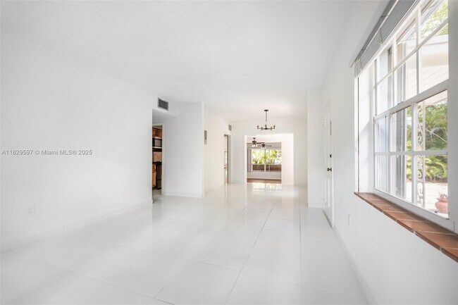 Building Photo - 5960 SW 46th Terrace