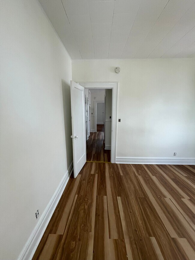 Building Photo - 38 Feiner Pl