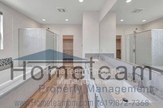 Building Photo - 1111 Calle Deceo