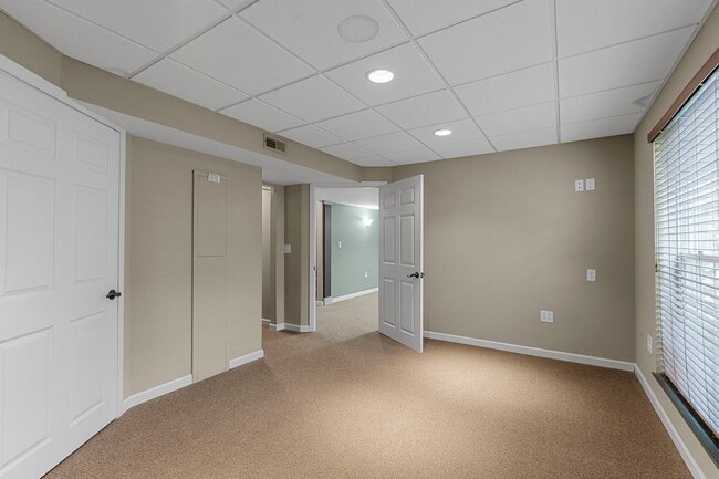 Building Photo - Stunning Former Display Home on a Quiet Cu...