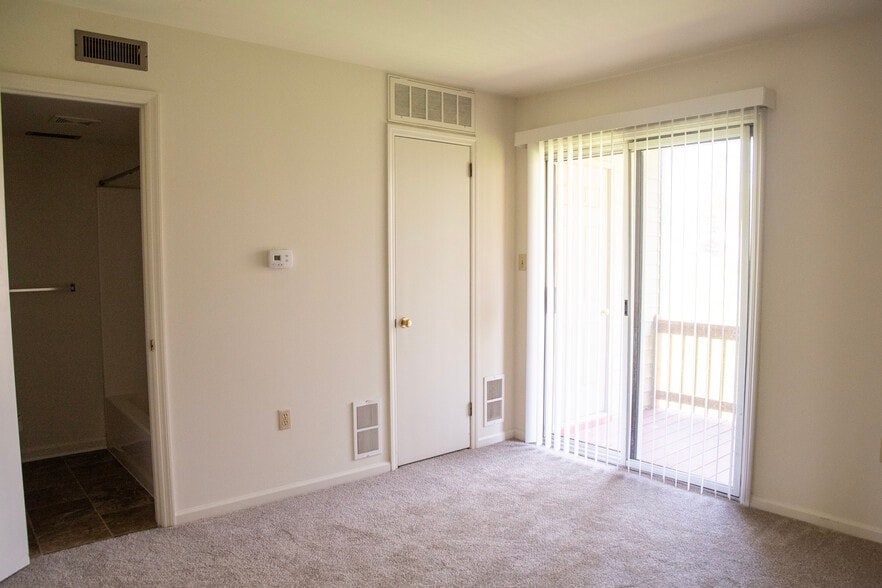 Building Photo - 717 Brunnerville Rd