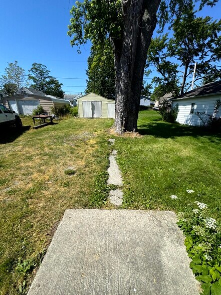 Building Photo - 210 Santee Ave