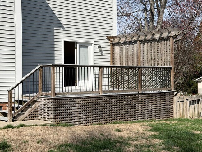 Building Photo - Prime Location in Half Mile Lake, Greenville, SC