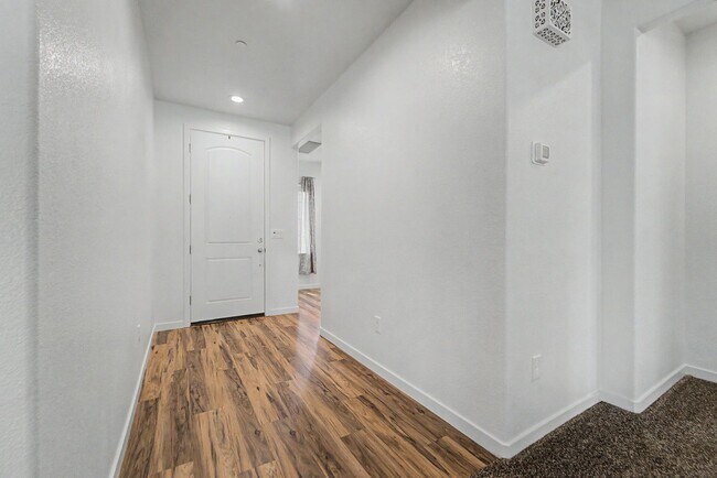 Building Photo - 1469 Dunwoody Dr