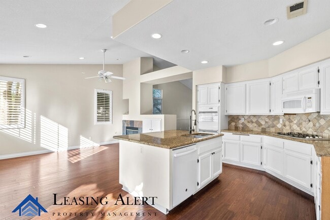 Building Photo - 25627 Shaw Pl