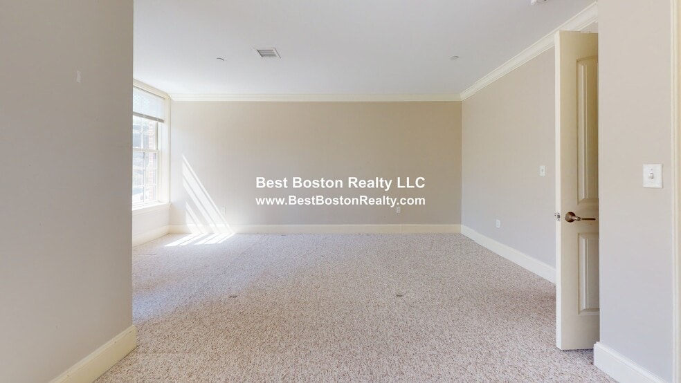 Building Photo - 286 Main St