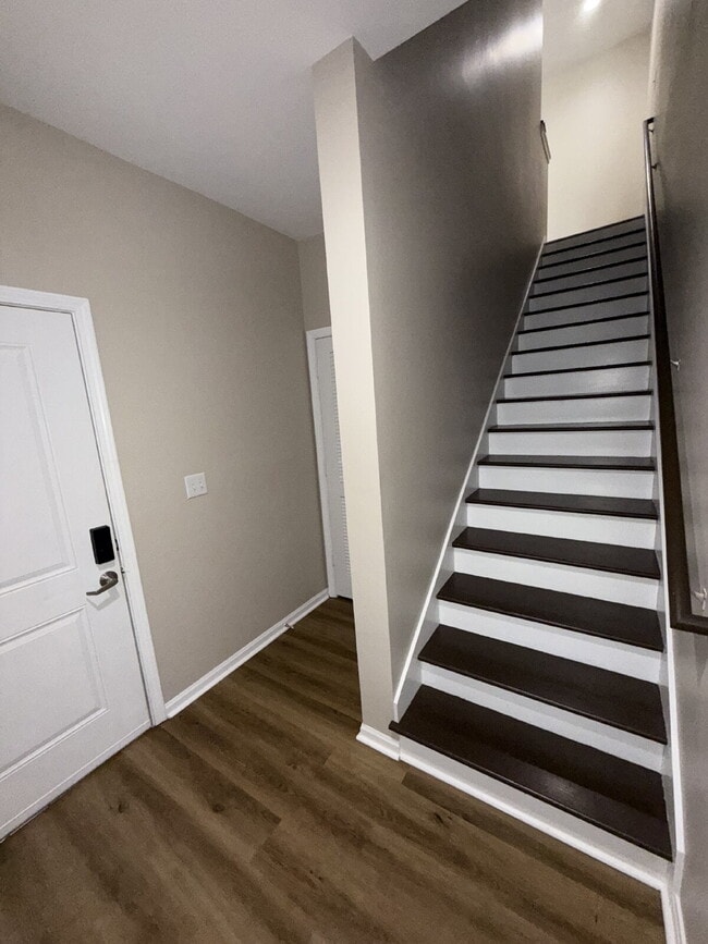 Building Photo - 222 Town Center Dr