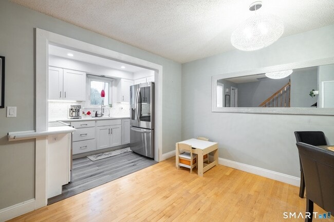 Building Photo - 410 Farmington Ave