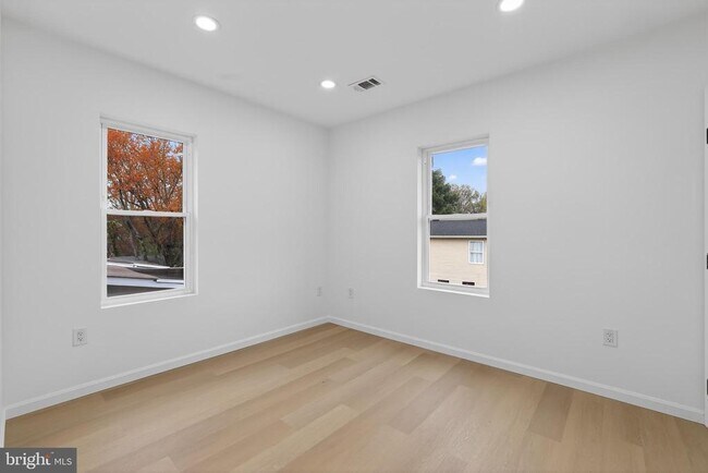 Building Photo - 2932 Yost Pl NE