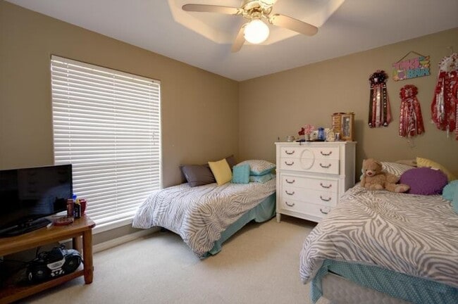 Building Photo - 4510 Silver Hollow Dr