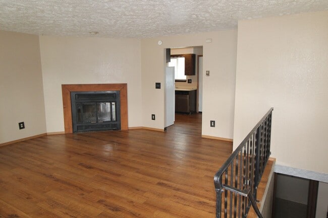 Building Photo - 723 E Broad Ave