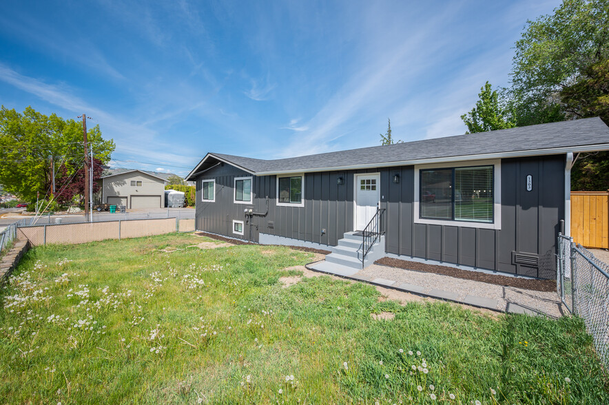 Primary Photo - 1301 Clements Cir