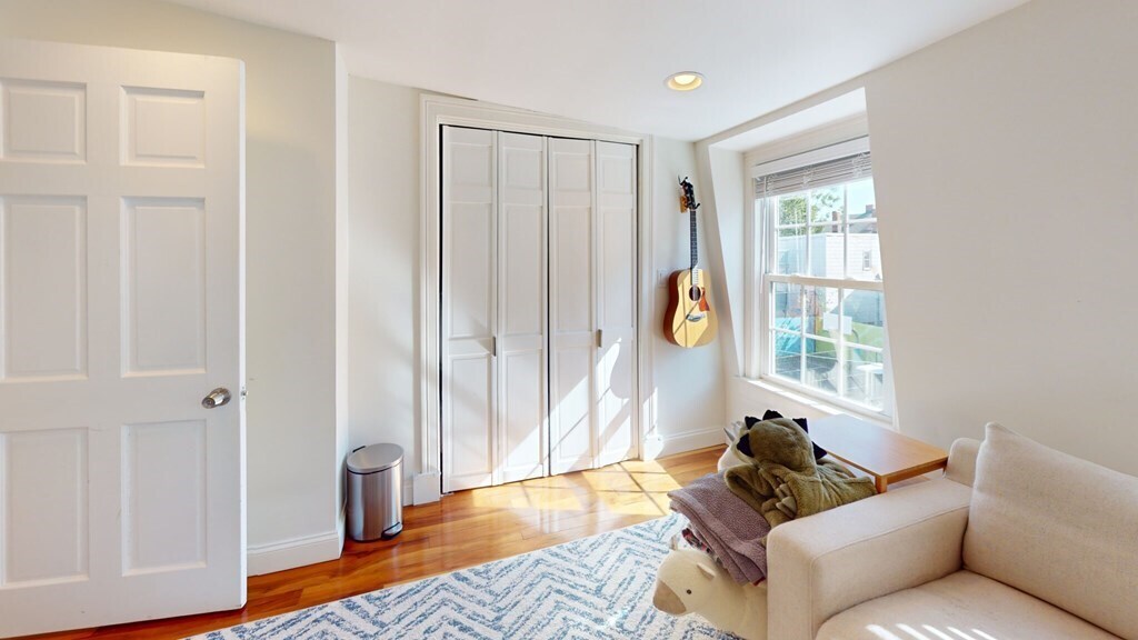 Building Photo - 272 Bowen St