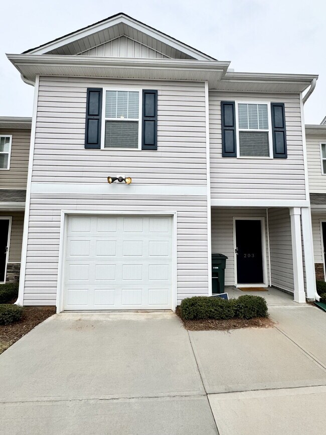 Building Photo - Seneca townhome - Price Just Reduced!