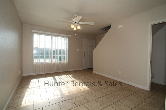 Building Photo - Aztec Trace!