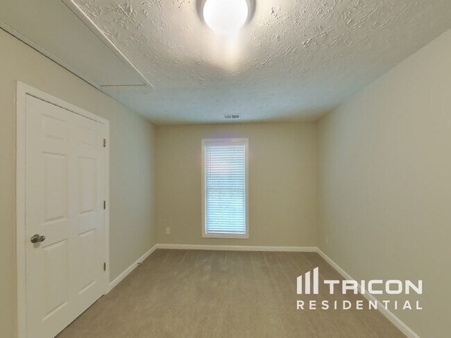 Building Photo - 5767 Union Pointe Dr