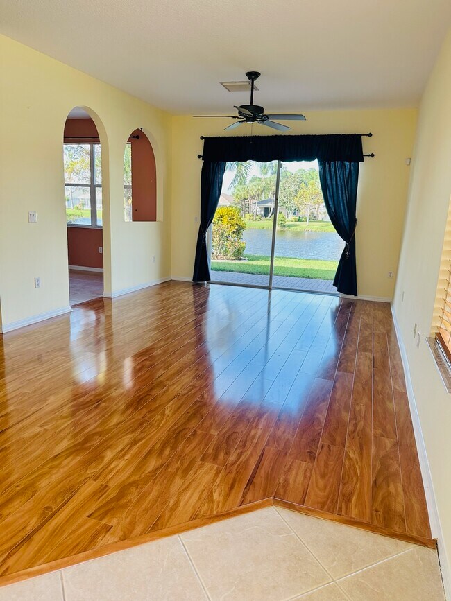 Building Photo - 867 SW Rocky Bayou Ter