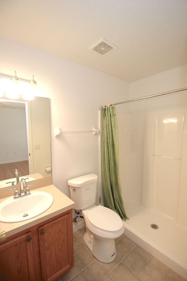 Building Photo - Roomy 3 Bed 2 Bath Screened Lanai Home for Rent in Pine Lakes