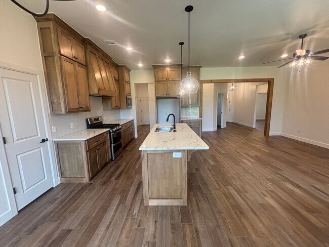 Building Photo - 1900 Inglenook Dr
