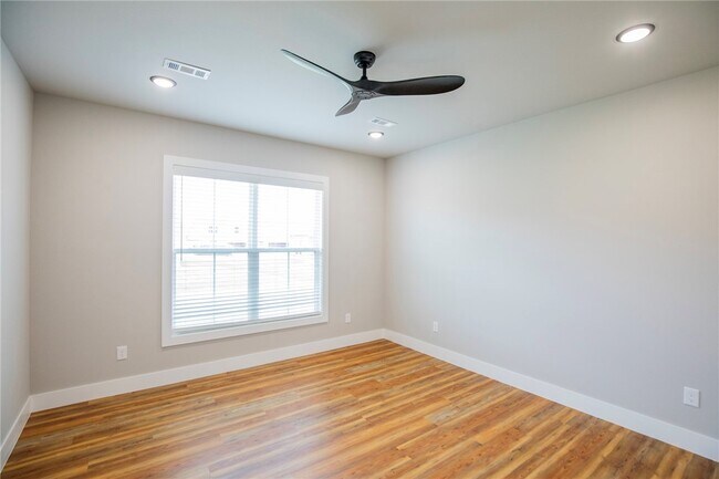 Building Photo - 1039 SEABORN WAY