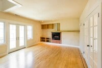 Building Photo - Balcony & Gas Fireplace: Sunny Apartment i...