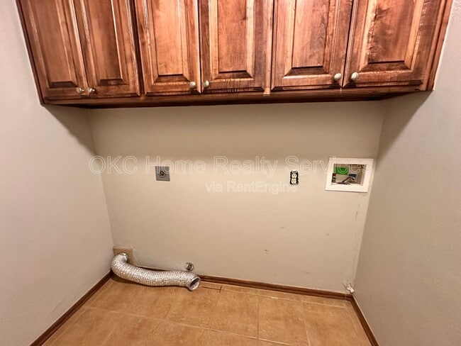 Building Photo - 13204 SW 2nd Terrace