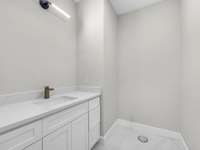 Building Photo - 887 Rd 660