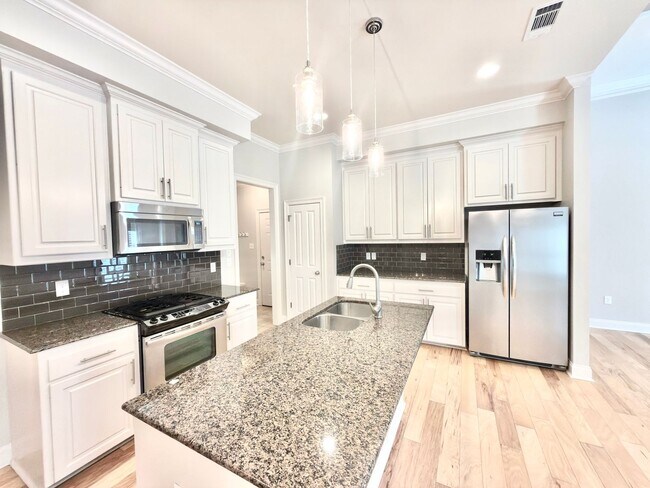 Building Photo - 7704 Ibiza Dr