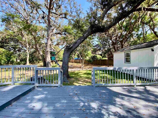 Building Photo - 402 Fairpoint Dr