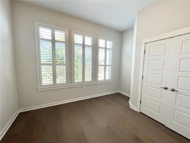 Building Photo - 4720 Vaughan St