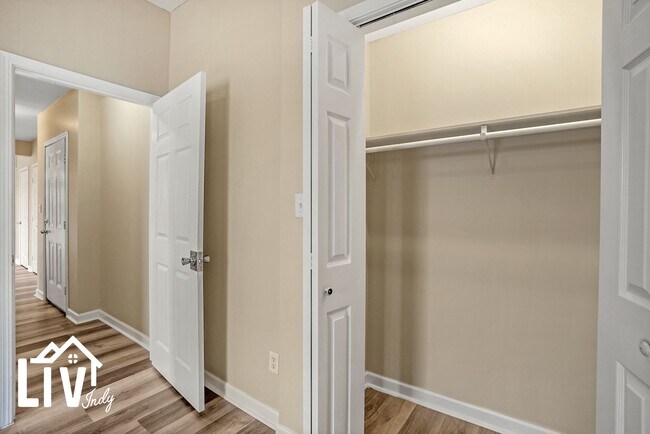 Building Photo - 2 Bed, 1 Bath Pet-Friendly Apartments!