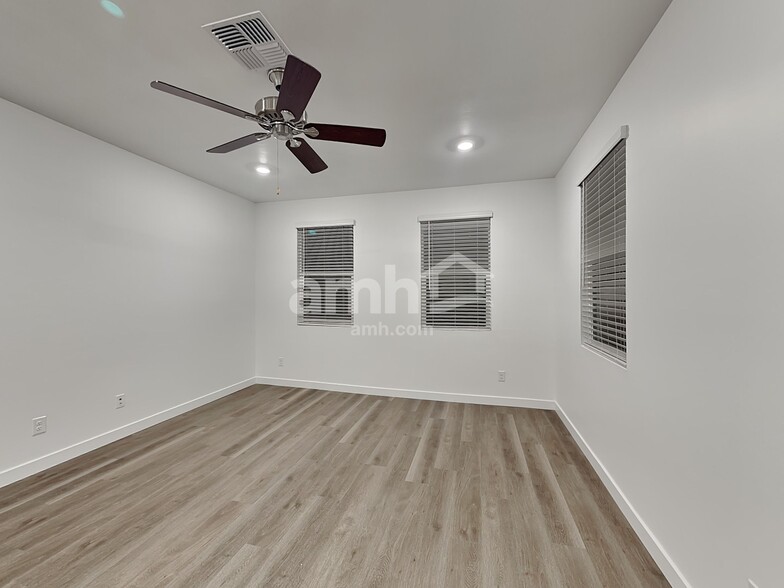Building Photo - 2120 W Alicia Dr