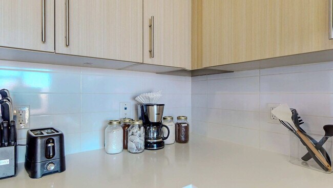 Building Photo - 545 Bedford St