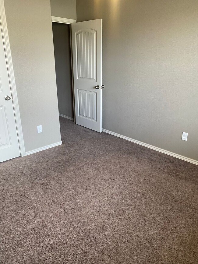 Building Photo - 3 bed 2 bath - Frenship ISD